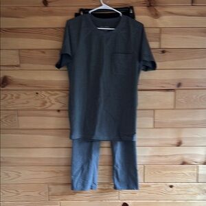 Jaanuu scrub set. Gray.